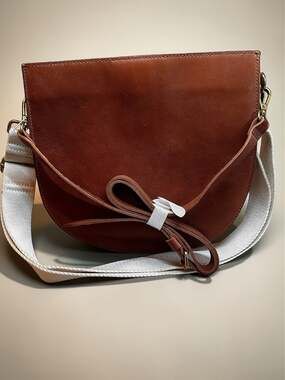 Madewell The Transport Saddlebag in English Saddle Leather